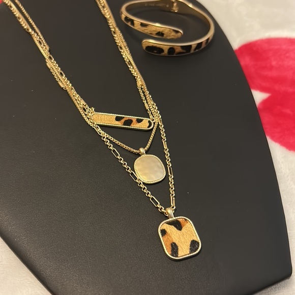 Cheetah necklace and bangle set - Picture 2 of 4